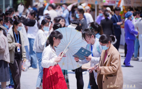 “心心相融，未来有我”护士节专场宋韵文化游园会顺利举行